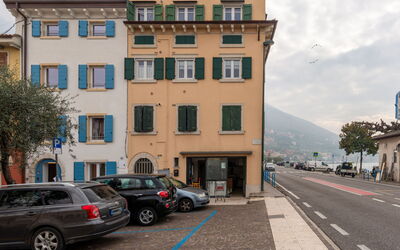 Brenzone 500: Bâtiment, Fenêtre, Ville, Quartier, Zone Résidentielle, Appartement, Établissements Humains, Familiale