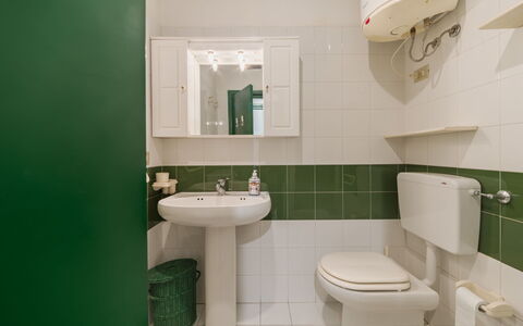 Appartamento Residence Henderson: Siège De Toilette, Salle De Bains, Luminaire Plomberie, Toilette, Sol, Évier, Lavabo, Sol, Design Intérieur, Robinet