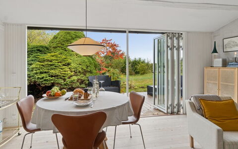 Gun - 300M to the Fjord: Meubles, Design Intérieur, Chaise, Sol, Salle À Manger, Table, Sol, Table Cuisine Et Salle A Manger, Bois, Luminaire