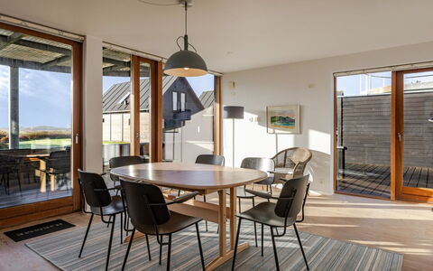 Thomine - 2.5Km from the Sea: Meubles, Bois, Sol, Table Cuisine Et Salle A Manger, Sol, Salle À Manger, Chaise, Parquet, Table, Design Intérieur