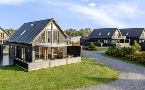 Thomine - 2.5Km from the Sea: Toit, Domicile, Chalet, Biens, Pelouse, Aménagement Paysager, Ferme, Siding, Porche