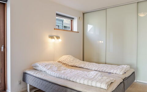 Thomine - 2.5Km from the Sea: Sol, Design Intérieur, Sol, Bois, Meubles, Plafond, Lit, Chambre, Éclairage, Pièce