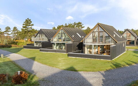 Thomine - 2.5Km from the Sea: Chalet, Arrière-Cour, Cour, Batiments Jardin, Cabanon, Siding, Mobilier De Jardin, Cabane En Rondins, Structure En Plein Air, Cabane