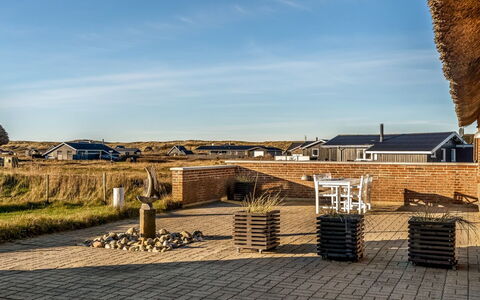 Amber - 300M from the Sea: Maison, Toit, Domicile, Chalet, Cabanon, Batiments Jardin, Siding, Cour, Cabane En Rondins, Cabane