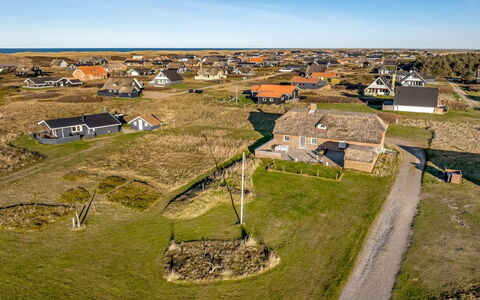 Amber - 300M from the Sea: Maison, Toit, Domicile, Chalet, Cabanon, Batiments Jardin, Siding, Cour, Cabane En Rondins, Cabane