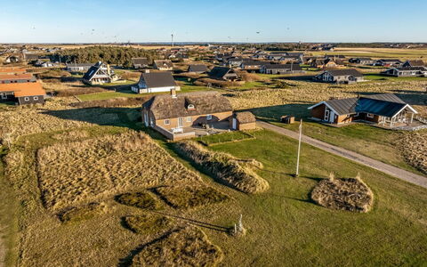 Amber - 300M from the Sea: Maison, Toit, Domicile, Chalet, Cabanon, Batiments Jardin, Siding, Cour, Cabane En Rondins, Cabane