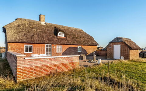 Amber - 300M from the Sea: Maison, Toit, Domicile, Chalet, Cabanon, Batiments Jardin, Siding, Cour, Cabane En Rondins, Cabane