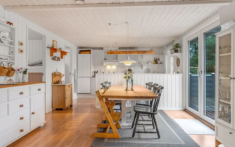 Hughlek - from the Sea: Sol, Design Intérieur, Cuisine, Meubles, Bois, Plafond, Comptoir, Sol, Parquet, Luminaire