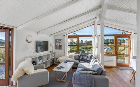 Sigbritt - 750M from the Sea: Bois, Canapé, Plafond, Design Intérieur, Domicile, Salon, Chalet, Dur, Chaise