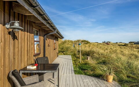 Sigbritt - 750M from the Sea: Chalet, Arrière-Cour, Cour, Batiments Jardin, Cabanon, Siding, Mobilier De Jardin, Cabane En Rondins, Structure En Plein Air, Cabane