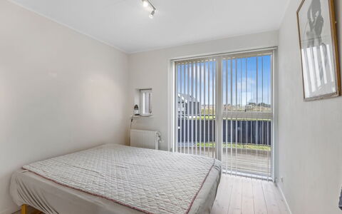 Janik - 700M from the Sea: Bois, Design Intérieur, Sol, Sol, Plafond, Appartement, Chambre, Pièce, Lit, Parquet