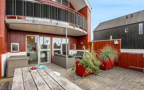 Janik - 700M from the Sea: Meubles, Bois, Design Intérieur, Sol, Sol, Chaise, Pièce, Plafond, Salon, Appartement