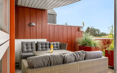 Janik - 700M from the Sea: Meubles, Bois, Design Intérieur, Sol, Sol, Chaise, Pièce, Plafond, Salon, Appartement