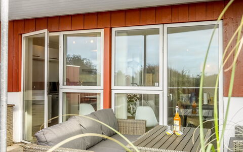 Janik - 700M from the Sea: Meubles, Bois, Design Intérieur, Sol, Sol, Chaise, Pièce, Plafond, Salon, Appartement