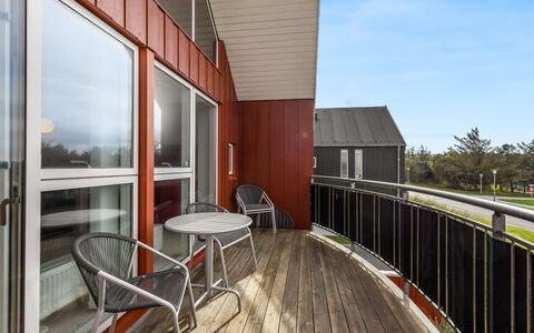 Janik - 700M from the Sea: Meubles, Bois, Design Intérieur, Sol, Sol, Chaise, Pièce, Plafond, Salon, Appartement