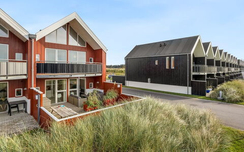 Janik - 700M from the Sea: Meubles, Bois, Design Intérieur, Sol, Sol, Chaise, Pièce, Plafond, Salon, Appartement