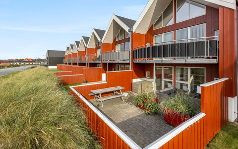 Janik - 700M from the Sea: Meubles, Bois, Design Intérieur, Sol, Sol, Chaise, Pièce, Plafond, Salon, Appartement