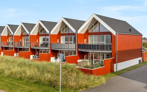 Janik - 700M from the Sea: Meubles, Bois, Design Intérieur, Sol, Sol, Chaise, Pièce, Plafond, Salon, Appartement