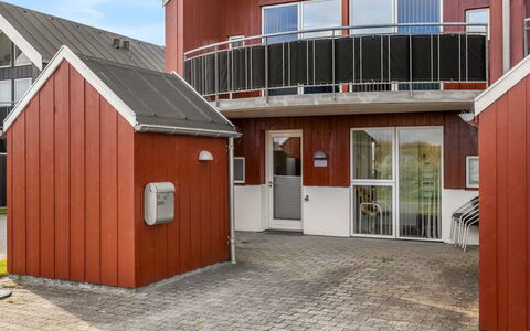 Janik - 700M from the Sea: Meubles, Bois, Design Intérieur, Sol, Sol, Chaise, Pièce, Plafond, Salon, Appartement