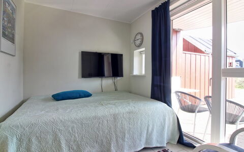 Janik - 700M from the Sea: Bois, Sol, Chambre, Sol, Meubles, Design Intérieur, Lit, Drap De Lit, Plafond, Linge