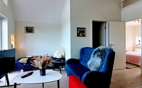 Janik - 700M from the Sea: Meubles, Design Intérieur, Sol, Mur, Sol, Bois, Pièce, Salon, Plafond, Textile