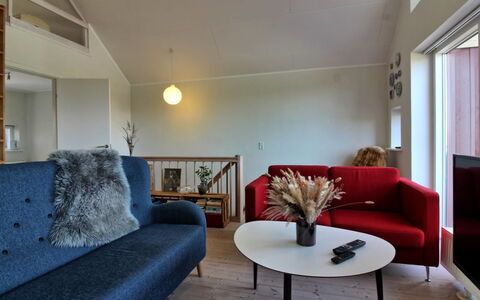 Janik - 700M from the Sea: Sol, Design Intérieur, Meubles, Mur, Sol, Canapé, Bois, Plafond, Salon, Pièce