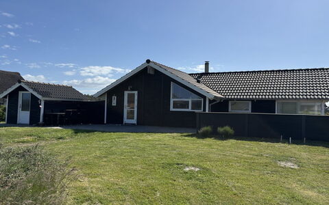 Bryngeir - 100M from the Sea: Bleu, Chalet, Maison, Domicile, Ferme, Biens, Siding