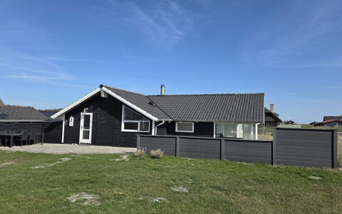 Bryngeir - 100M from the Sea: Bleu, Chalet, Maison, Domicile, Ferme, Biens, Siding