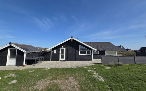 Bryngeir - 100M from the Sea: Bleu, Chalet, Maison, Domicile, Ferme, Biens, Siding