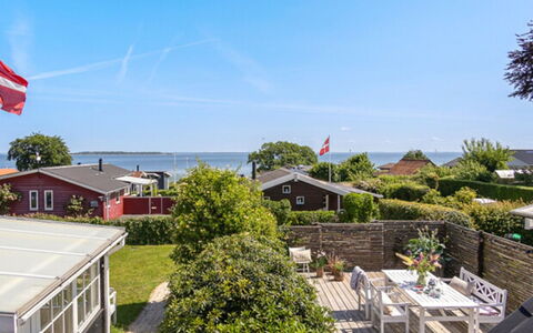 Lilie - 150M from the Sea: Chalet, Arrière-Cour, Cour, Batiments Jardin, Cabanon, Siding, Mobilier De Jardin, Cabane En Rondins, Structure En Plein Air, Cabane