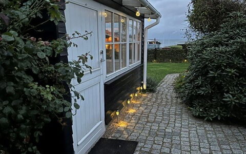 Lilie - 150M from the Sea: Chalet, Arrière-Cour, Cour, Batiments Jardin, Cabanon, Siding, Mobilier De Jardin, Cabane En Rondins, Structure En Plein Air, Cabane