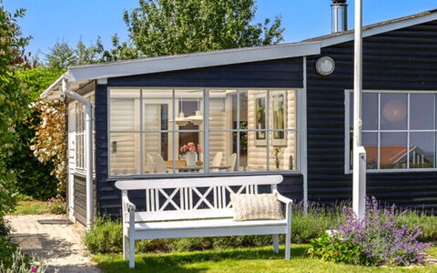 Lilie - 150M from the Sea: Chalet, Arrière-Cour, Cour, Batiments Jardin, Cabanon, Siding, Mobilier De Jardin, Cabane En Rondins, Structure En Plein Air, Cabane