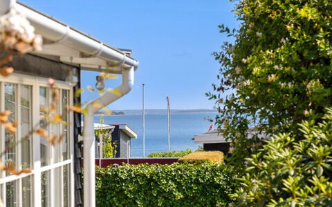 Lilie - 150M from the Sea: Chalet, Arrière-Cour, Cour, Batiments Jardin, Cabanon, Siding, Mobilier De Jardin, Cabane En Rondins, Structure En Plein Air, Cabane