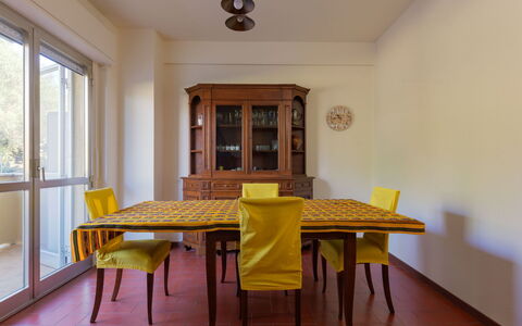 Casamare: Meubles, Sol, Design Intérieur, Sol, Bois, Salle À Manger, Table, Plafond, Table Cuisine Et Salle A Manger, Jaune