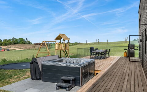 Gillis - 1Km from the Sea: Lot Terre, Composite, Plate-Forme, Mobilier De Jardin, Jardin, Dur, Ombre, Cour, Planche, Arrière-Cour