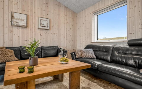 Gillis - 1Km from the Sea: Sol, Bois, Design Intérieur, Plafond, Sol, Meubles, Parquet, Pièce, Éclairage, Salon