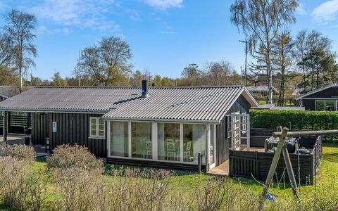 Detlef - 400M from the Sea: Chalet, Arrière-Cour, Cour, Batiments Jardin, Cabanon, Siding, Mobilier De Jardin, Cabane En Rondins, Structure En Plein Air, Cabane