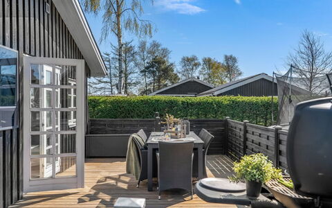 Detlef - 400M from the Sea: Chalet, Arrière-Cour, Cour, Batiments Jardin, Cabanon, Siding, Mobilier De Jardin, Cabane En Rondins, Structure En Plein Air, Cabane