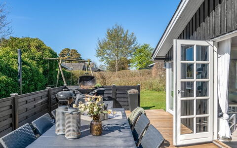Detlef - 400M from the Sea: Chalet, Arrière-Cour, Cour, Batiments Jardin, Cabanon, Siding, Mobilier De Jardin, Cabane En Rondins, Structure En Plein Air, Cabane