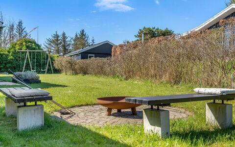 Detlef - 400M from the Sea: Chalet, Arrière-Cour, Cour, Batiments Jardin, Cabanon, Siding, Mobilier De Jardin, Cabane En Rondins, Structure En Plein Air, Cabane