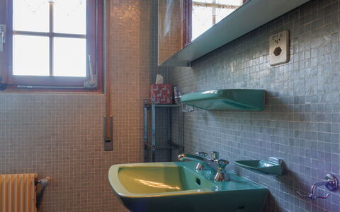 Le Bouquetin: Luminaire Plomberie, Lavabo, Évier, Robinet, Design Intérieur, Plomberie, Salle De Bains, Tuile, Verre, Luminaire