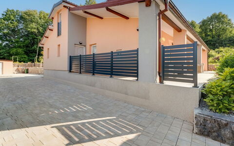 Opatija Matulji 508: Sol, Composite, Domicile, Ombre, Béton, Plate-Forme, Porche, Balcon, Conception