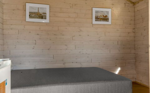 Hakon - 1Km from the Sea: Bois, Sol, Sol, Pièce, Plafond, Chambre, Dur, Planche, Tache De Bois, Parquet