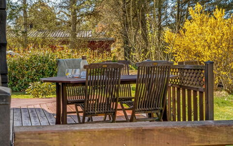 Hakon - 1Km from the Sea: Bois, Meubles, Arbuste, Mobilier De Jardin, Dur, Jardin, Chaise, Plate-Forme, Tache De Bois, Porche