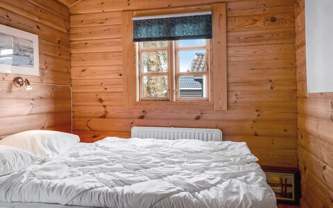 Hakon - 1Km from the Sea: Bois, Chambre, Lit, Plafond, Meubles, Design Intérieur, Pièce, Dur, Drap De Lit, Sol