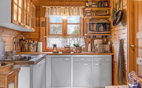 Hakon - 1Km from the Sea: Cuisine, Appareil De Cuisine, Bois, Principaux Appliance, Comptoir, Design Intérieur, Meubles, Cabinetry, Sol, Électroménager