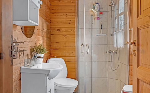 Hakon - 1Km from the Sea: Luminaire Plomberie, Sol, Bois, Design Intérieur, Évier, Sol, Salle De Bains, Lavabo, Robinet, Plomberie