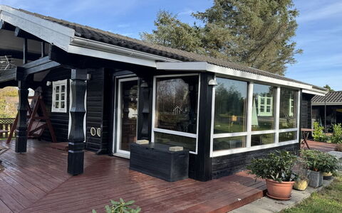 Hakon - 1Km from the Sea: Bois, Porte, Porche, Toit, Domicile, Maison, Chalet, Structure En Plein Air, Plate-Forme, Siding