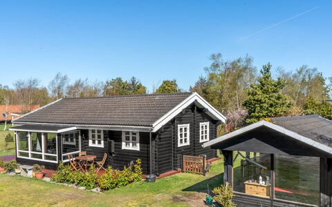 Hakon - 1Km from the Sea: Chalet, Arrière-Cour, Cour, Batiments Jardin, Cabanon, Siding, Mobilier De Jardin, Cabane En Rondins, Structure En Plein Air, Cabane