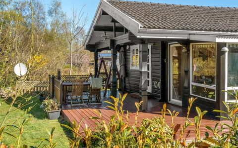Hakon - 1Km from the Sea: Chalet, Arrière-Cour, Cour, Batiments Jardin, Cabanon, Siding, Mobilier De Jardin, Cabane En Rondins, Structure En Plein Air, Cabane